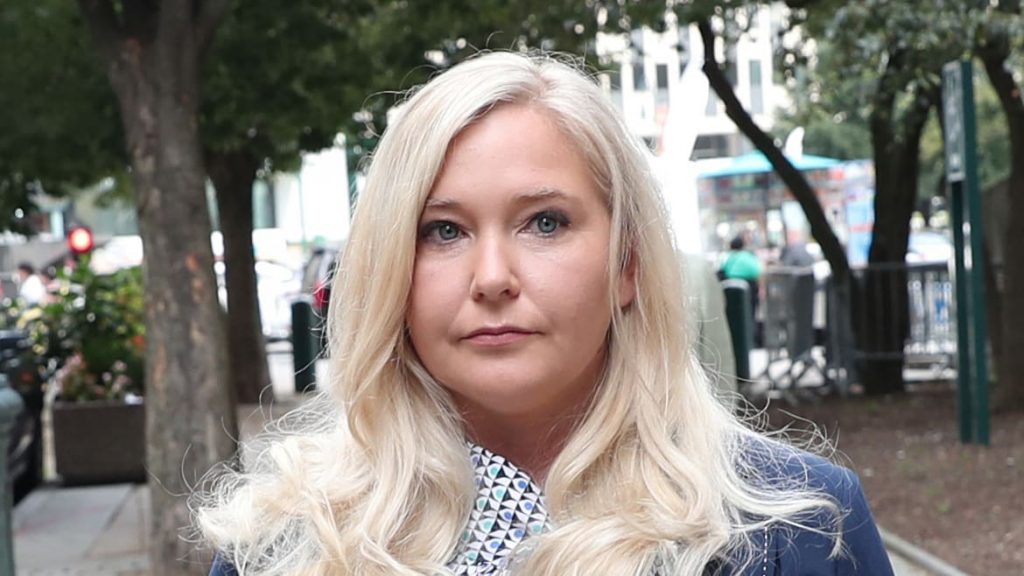 Þrír milljarðar sem fórnarlamb Jeffrey Epstein fékk eru horfnir – Gruna eiginmanninn um græsku