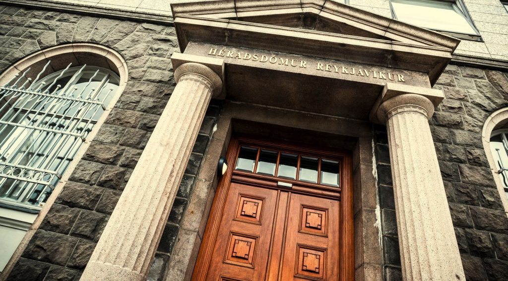 Sendi grófar líflátshótanir á barnsmóður sína og smánaði fjölskyldu hennar – „Ég ætla að grafa upp afa þinn“