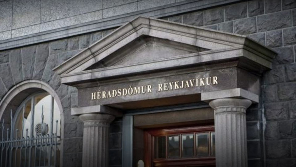 Tók upp klósettferðir kvenna í afmælisveislu á heimili sínu en kenndi Parkinsons-sjúkdóminum um