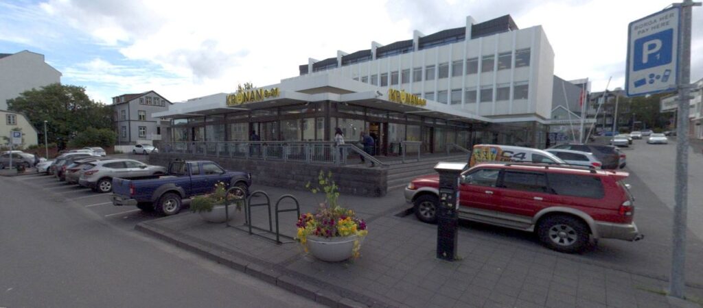 Furðar sig á sekt vegna skutls og biðar í stæði