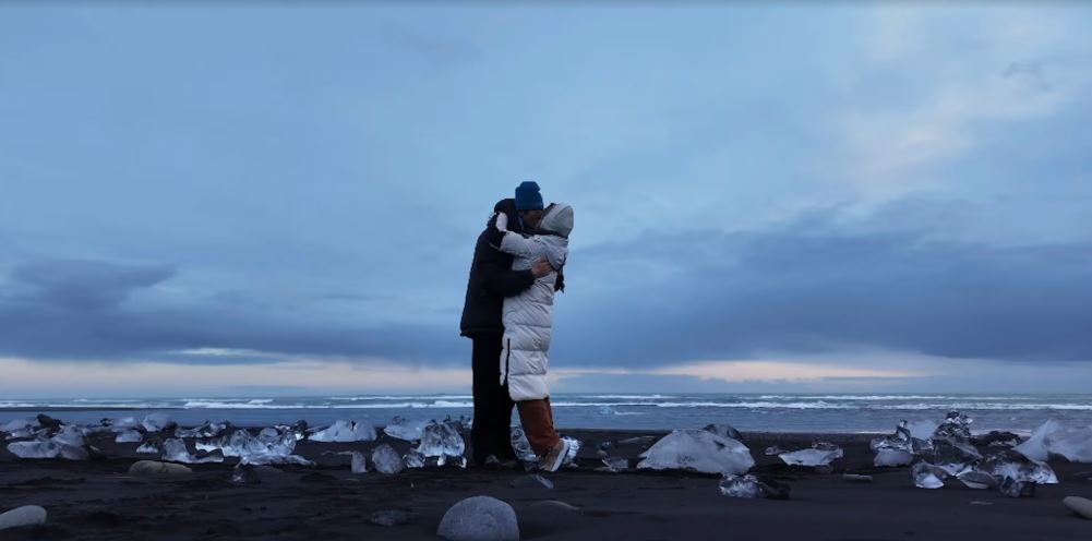 Bað unnustunnar á Breiðamerkursandi – Íhaldssamir hneykslast á aldursmuninum