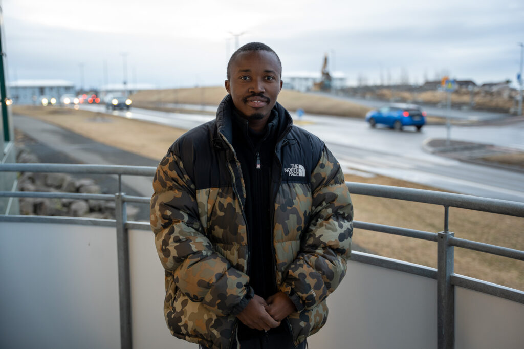 Lögreglan neyddi Simon til að gefa falskan vitnisburð: „Þremur vélbyssum var miðað á höfuðið á mér“