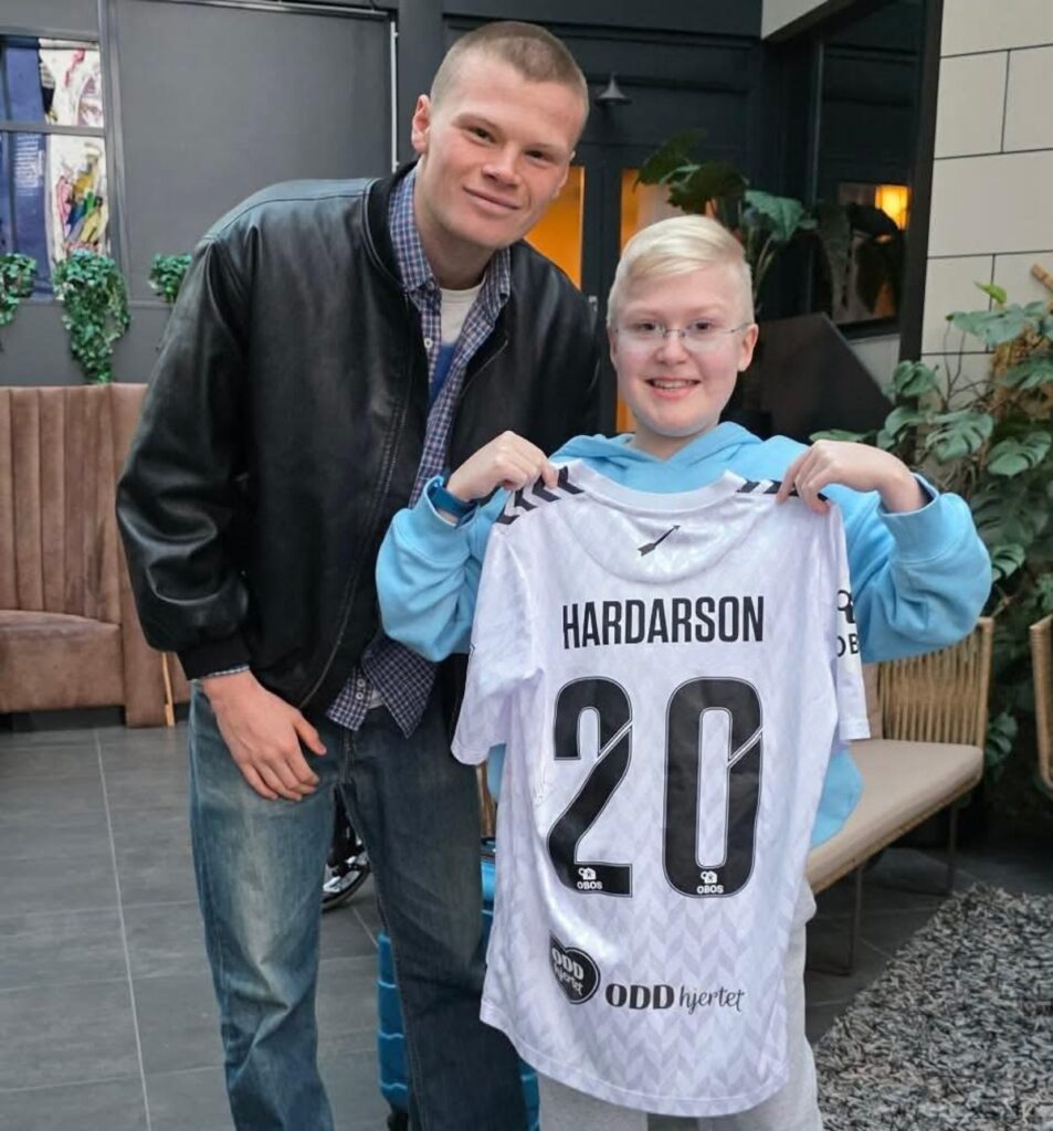 Ægir Þór fékk góðgerðartreyju Hinriks – „Þvílíkur eðal drengur þar á ferð“