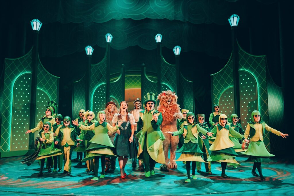 Galdrakarlinn í Oz – Ævintýrið lifnar við með stórfenglegum og skemmtilegum hætti