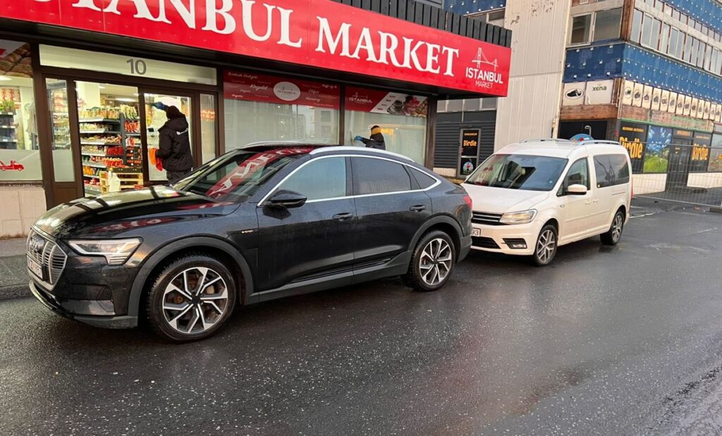 Bílastæðastríð á Grensásvegi – „Því miður höfum við því ekki annan kost en að ráðast í lögfræðilegar aðgerðir“