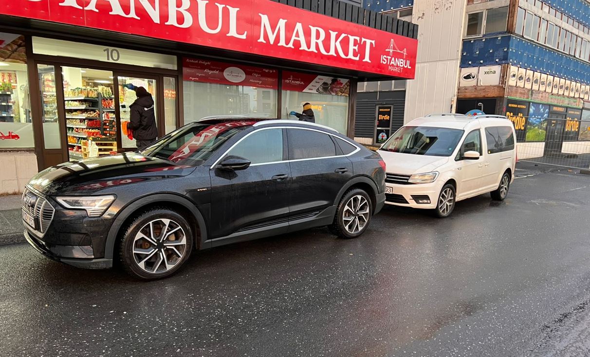 Bílastæðastríð á Grensásvegi – „Því miður höfum við því ekki annan kost en að ráðast í lögfræðilegar aðgerðir“