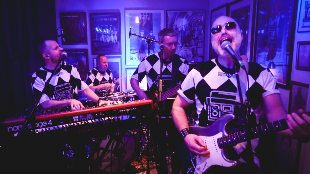 Heiðra afmælisbarn með nýrri ábreiðu á In The Air Tonight