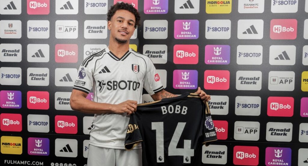 Fulham staðfestir kaup á Bobb frá City
