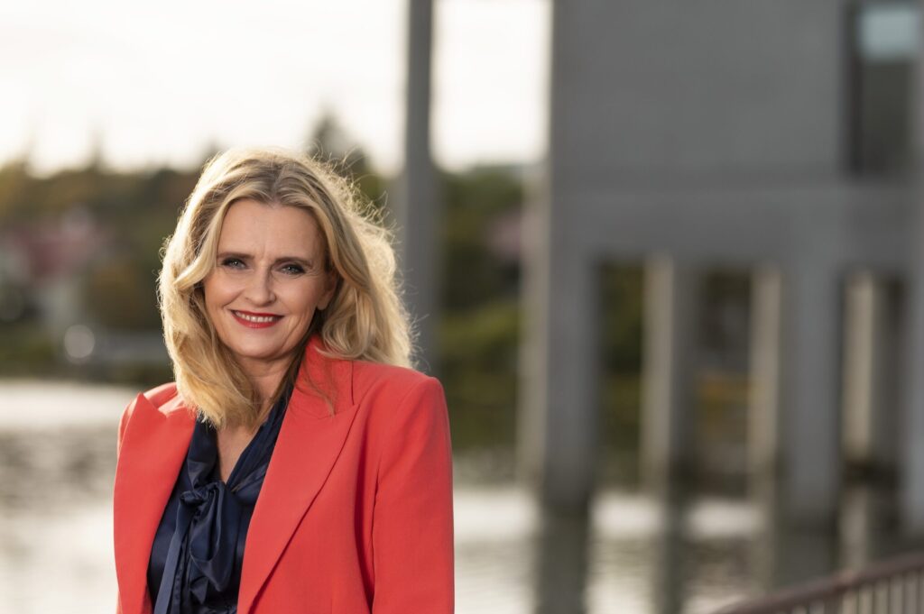 Heiða Björg þiggur sætið