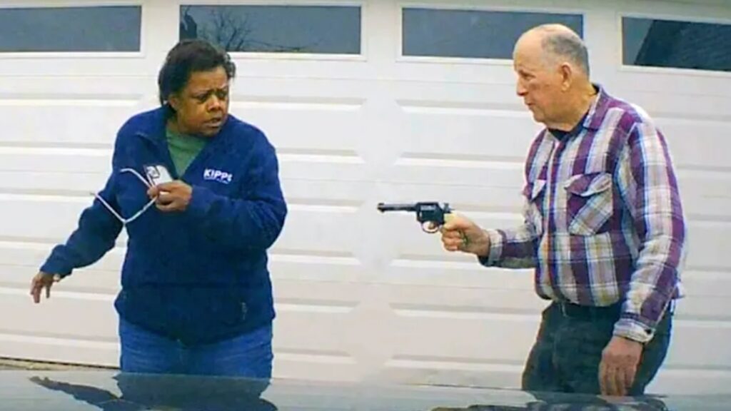 Tvær fjölskyldur í sárum eftir ótrúlegan harmleik – Svikasímtal gerði mann á níræðisaldri að morðingja