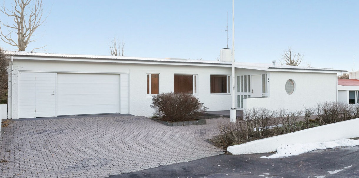 Einbýlishús með leynisundlaug til sölu í Mosfellsbæ