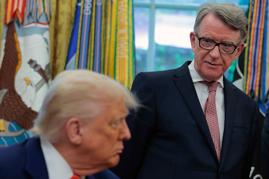 Krefjast lögreglurannsóknar á fyrrum ráðherra sem sendi ríkisleyndarmál á Epstein