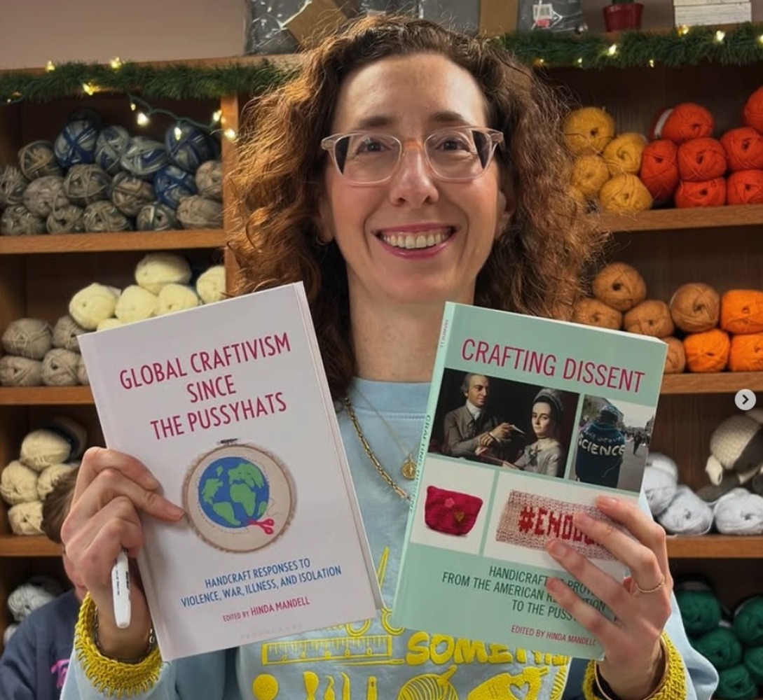 Gefur garn og glæðir notaðar flíkur nýju lífi