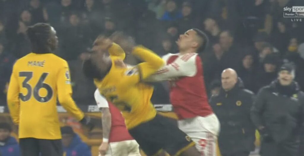 Sjáðu atvikið – Átti að reka leikmann Arsenal af velli í leikslok í gær?