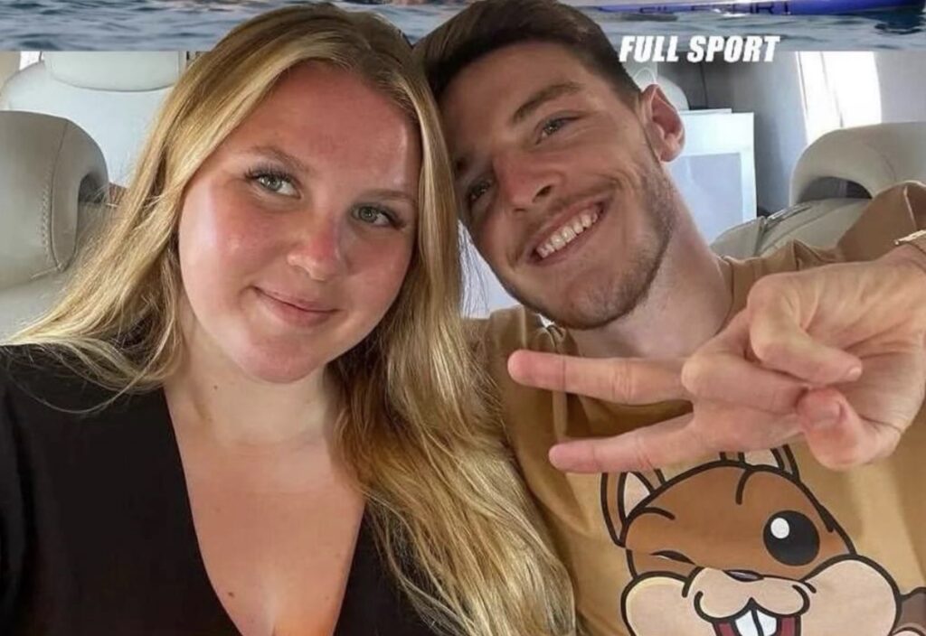 Mörgum ofboðið eftir atvik í gær – Mætti með mynd af eiginkonu hans til að reyna að hafa áhrif á hann