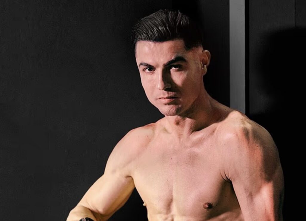 Ronaldo setur allt á hliðina með myndbirtingu – Á brókinni með nuddbyssu