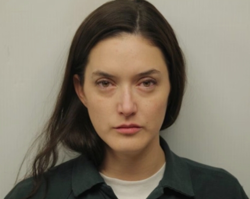 Mágkona Justin Bieber ákærð – Henti túrtappa í barþjón og sparkaði í punginn á öryggisverði