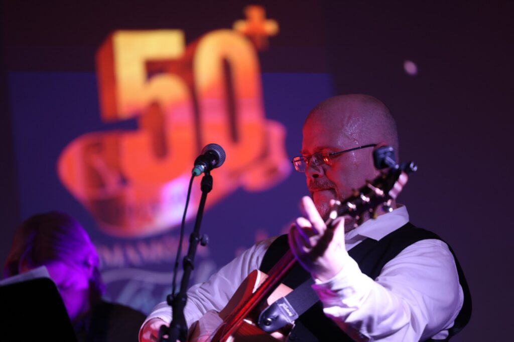 Elvar fór brotinn út í lífið – „Ég horfði inn í það mikið svartnætti“