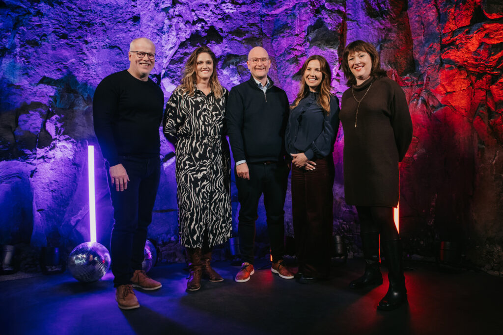 Stofna nýtt hátæknifélag