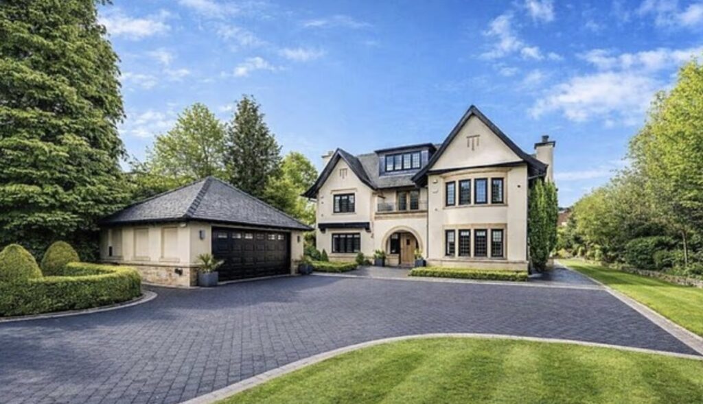 Setur glæsilega eign á sölu – Kostaði meira árið 2011