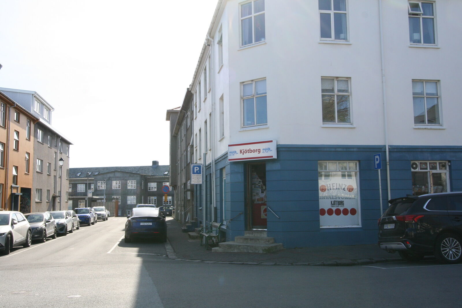 Húsnæði „kaupmannsins á horninu“ í Vesturbæ til sölu