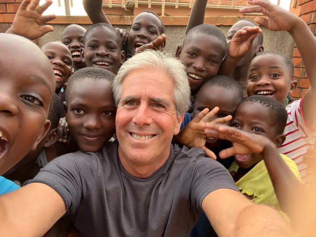 Hann hefur ferðast til allra landa heims nema eins – „Ég tek alltaf þessa 5 hluti með mér“