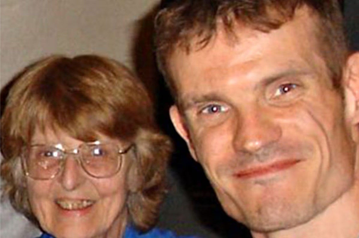 Hélt að sonurinn væri í fríi í París en sannleikurinn var skelfilegri