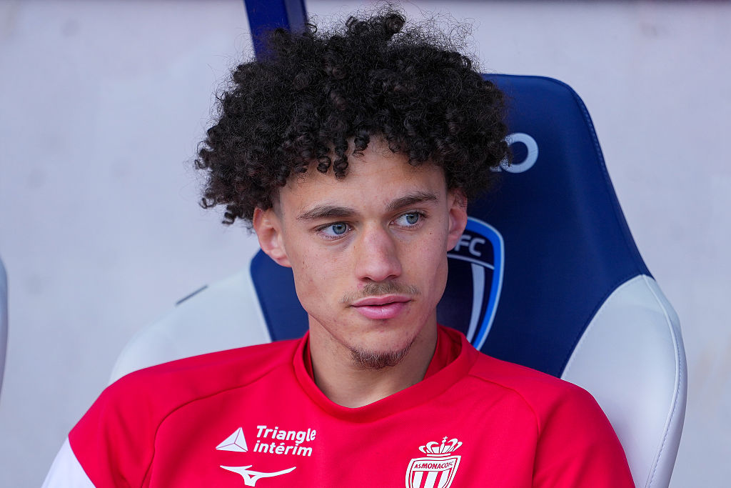 Fimm ensk félög fylgjast með honum