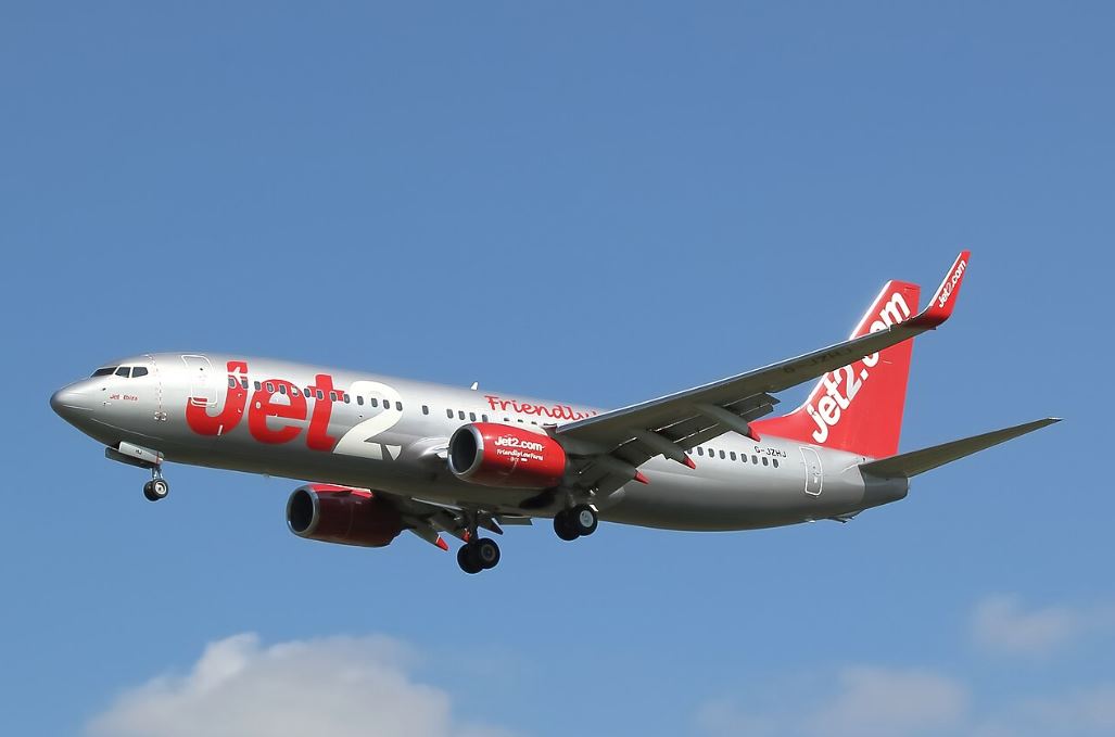 Miðaldra par í ævilangt bann fyrir kynferðislegt athæfi um borð í farþegavél í flugi til Kanaríeyja