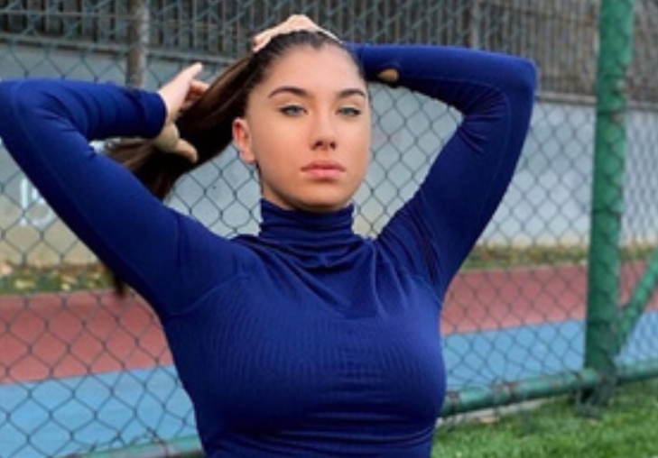 Hefur ekki átt sjö dagana sæla og nú er búið að handtaka hana – Sökum um fíkniefnabrot og að dreifa klámi