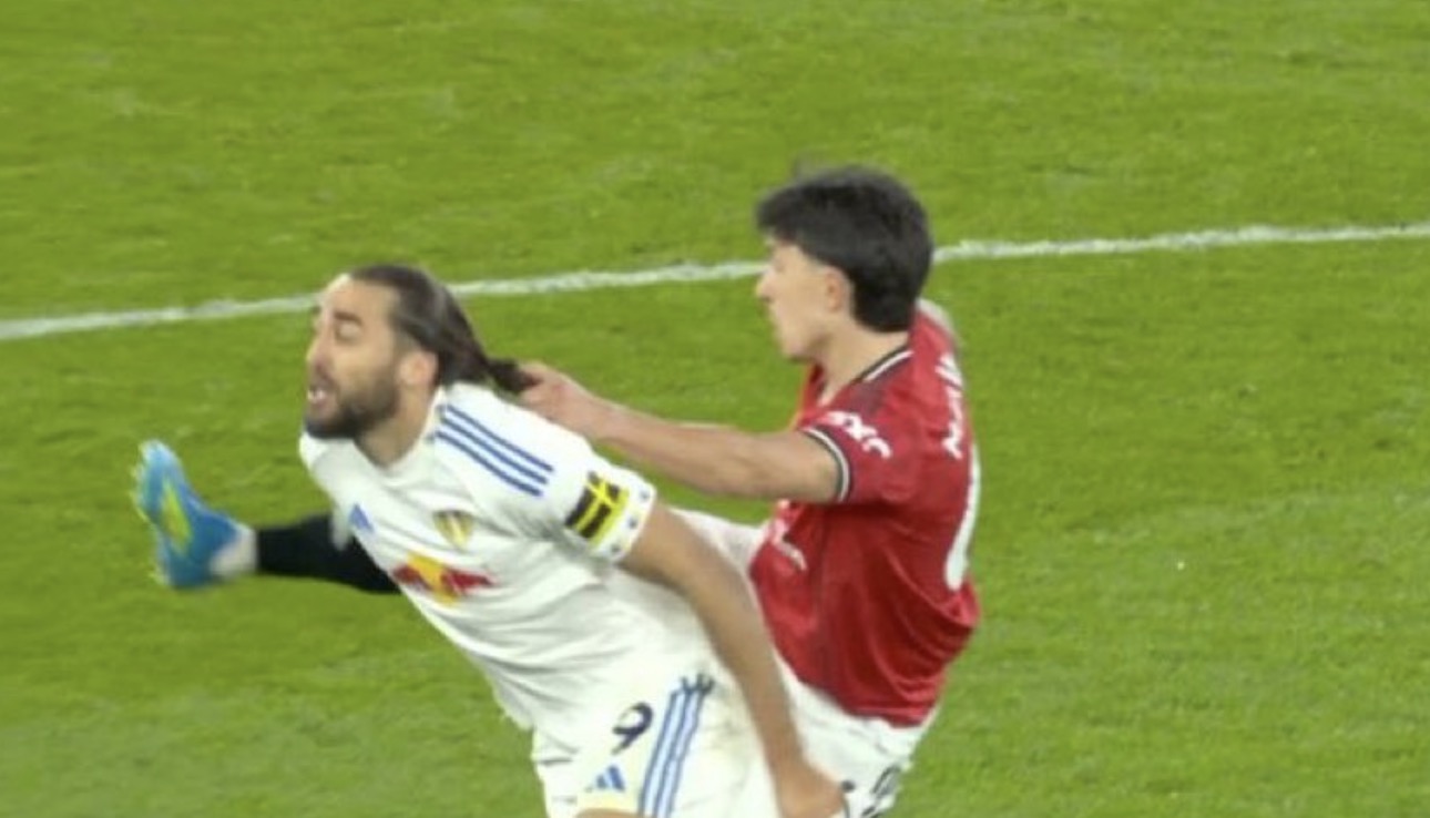 Sjáðu myndina – Martinez rekinn af velli fyrir að toga í hár