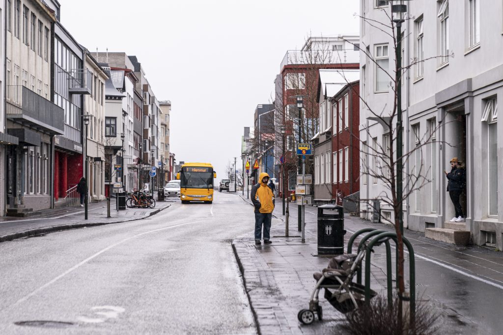 Með glóðarauga á báðum augum og nefbrot eftir árás á Hverfisgötu
