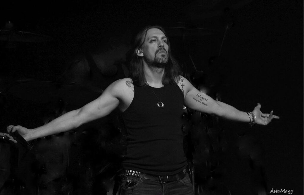 Stebbi Jak hættur í Dimmu – „Silli og eiginkonan hans hafa frá upphafi máls tekið skýra afstöðu gegn mér“