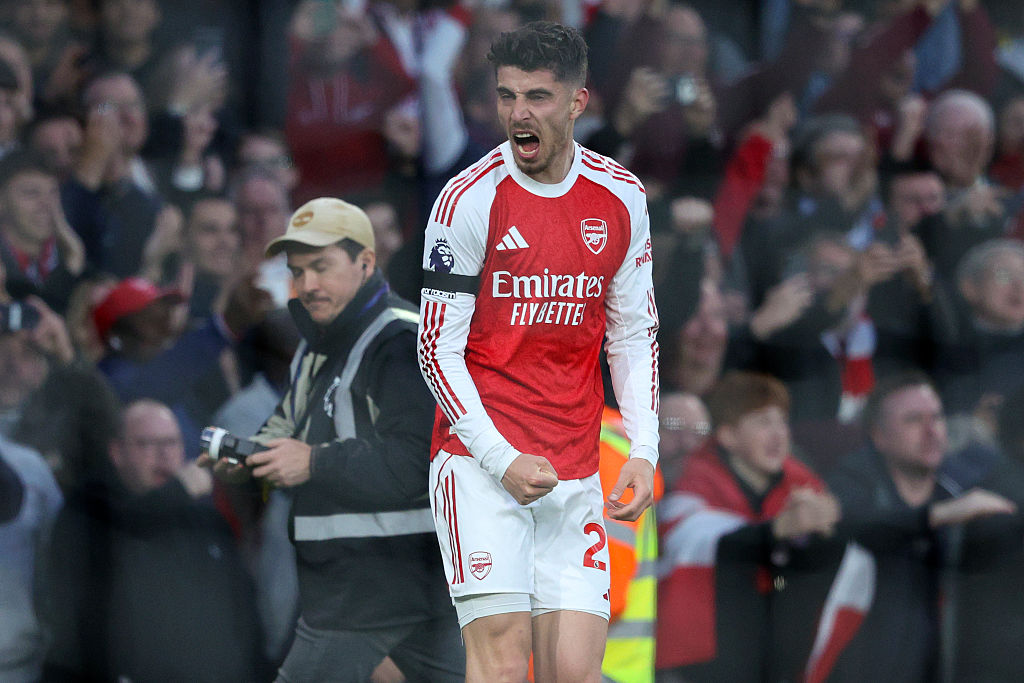 Arsenal hænuskrefi frá titlinum eftir nauman sigur á Burnley