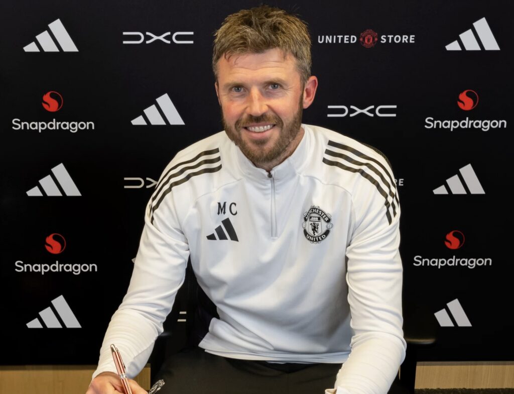 Manchester United staðfestir nýjan samning Michael Carrick