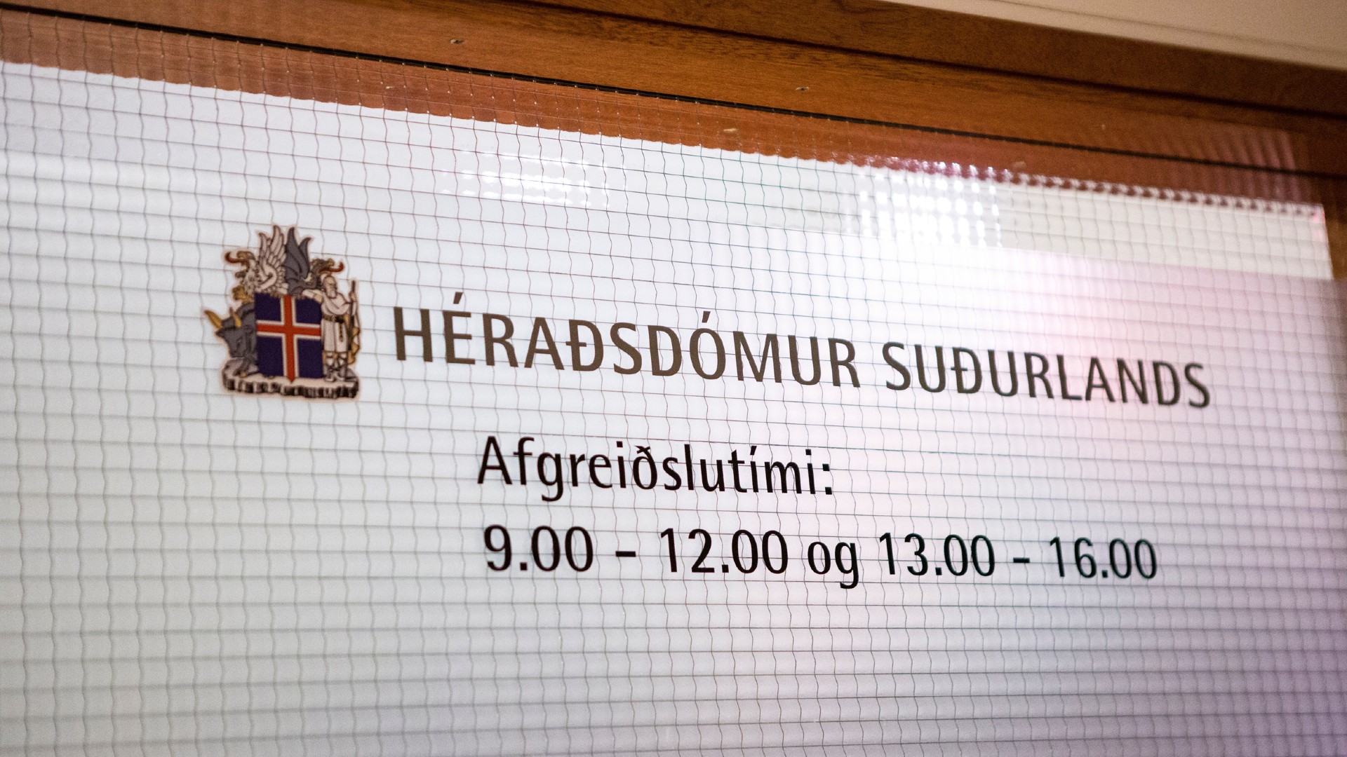 Tvær stúlkur sýknaðar af ákæru um líkamsárás eftir klúður lögreglu, ákæruvalds og dómara
