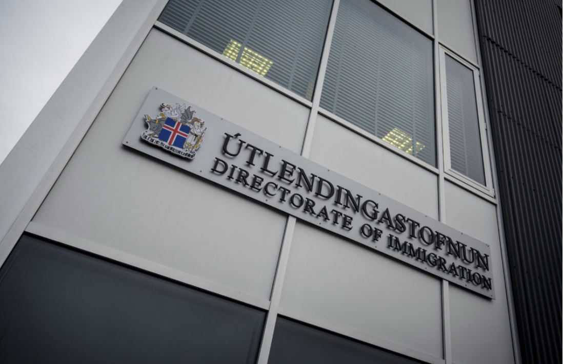 Víetnömsk kona flutt úr landi í lögreglufylgd – Hafði búið og starfað hér í fimm ár