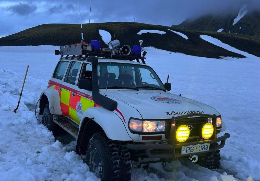 Björgvunarsveitir sóttu ferðalanga á Mælifellssand